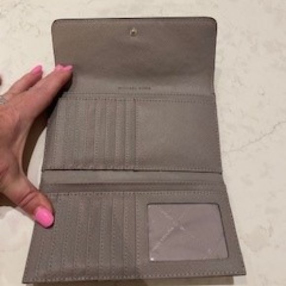 Michael Kors Wallet - Picture 2 of 4